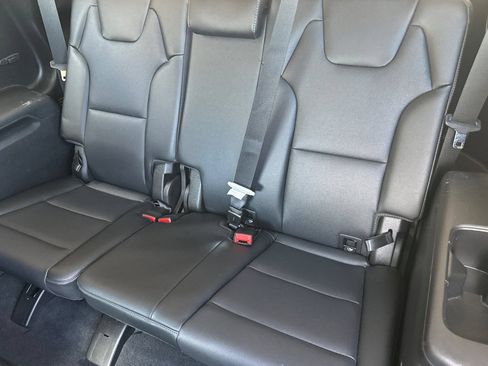 Used 2024 Kia Telluride EX w/ EX Captain's Chair Package FWD image 15