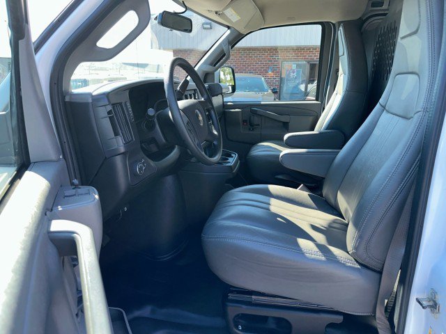 Used 2025 Chevrolet Express 2500 w/ Driver Convenience Package RWD image 31