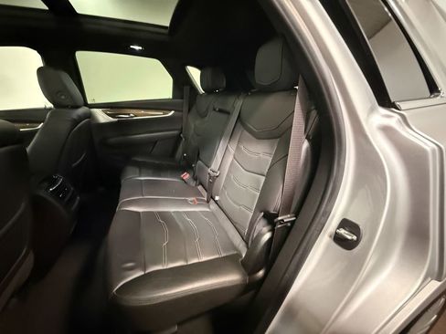 Used 2020 Cadillac XT5 Premium Luxury w/ Platinum Package AWD/4WD image 8
