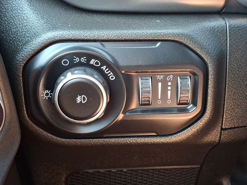 Used 2019 Jeep Wrangler Sport AWD/4WD image 26