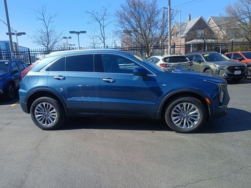 Used 2024 Cadillac XT4 Premium Luxury image 3