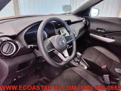 Used 2020 Nissan Kicks SV image 11