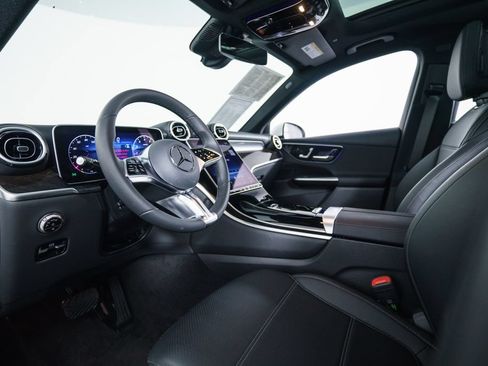 Certified 2025 Mercedes-Benz GLC 300 4MATIC image 4