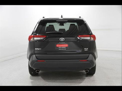 Used 2025 Toyota RAV4 XLE AWD/4WD image 19