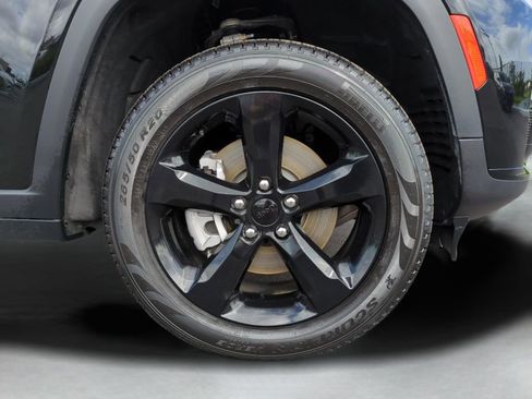 Used 2025 Jeep Grand Cherokee L Limited w/ Black Appearance Package image 27