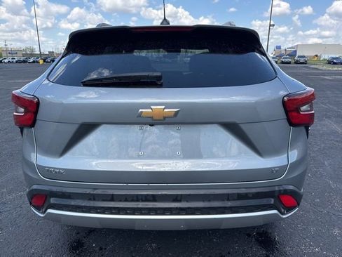 Used 2025 Chevrolet Trax LT w/ LT Convenience Package FWD image 5