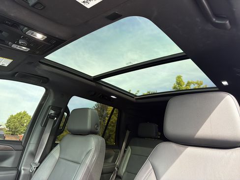 Used 2022 Chevrolet Tahoe LT w/ LT Signature Plus Package RWD image 8