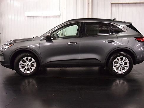 Used 2023 Ford Escape Active w/ Tech Pack #1 AWD/4WD image 4