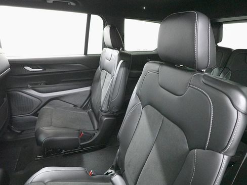 New 2025 Jeep Grand Cherokee L Altitude image 25