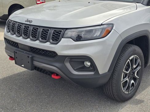Used 2024 Jeep Compass Trailhawk AWD/4WD image 10