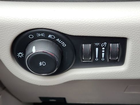 Used 2024 Chrysler Pacifica Limited image 28