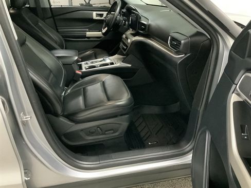 Used 2021 Ford Explorer XLT w/ Equipment Group 202A AWD/4WD image 22
