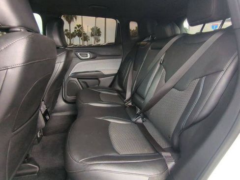 Certified 2025 Jeep Compass Latitude AWD/4WD image 15