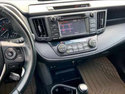 Used 2017 Toyota RAV4 XLE AWD/4WD image 7