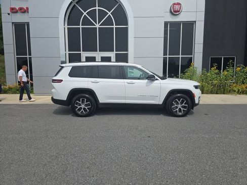 Certified 2025 Jeep Grand Cherokee L Limited AWD/4WD image 7
