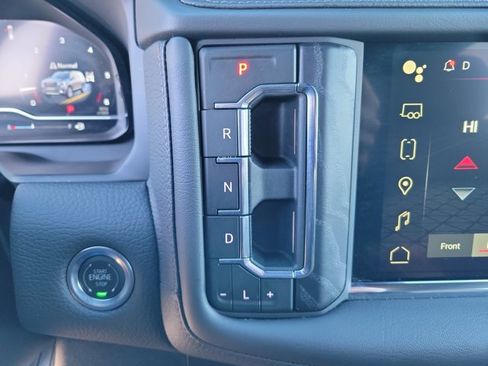 Used 2024 GMC Yukon Denali w/ Denali Reserve Package image 25