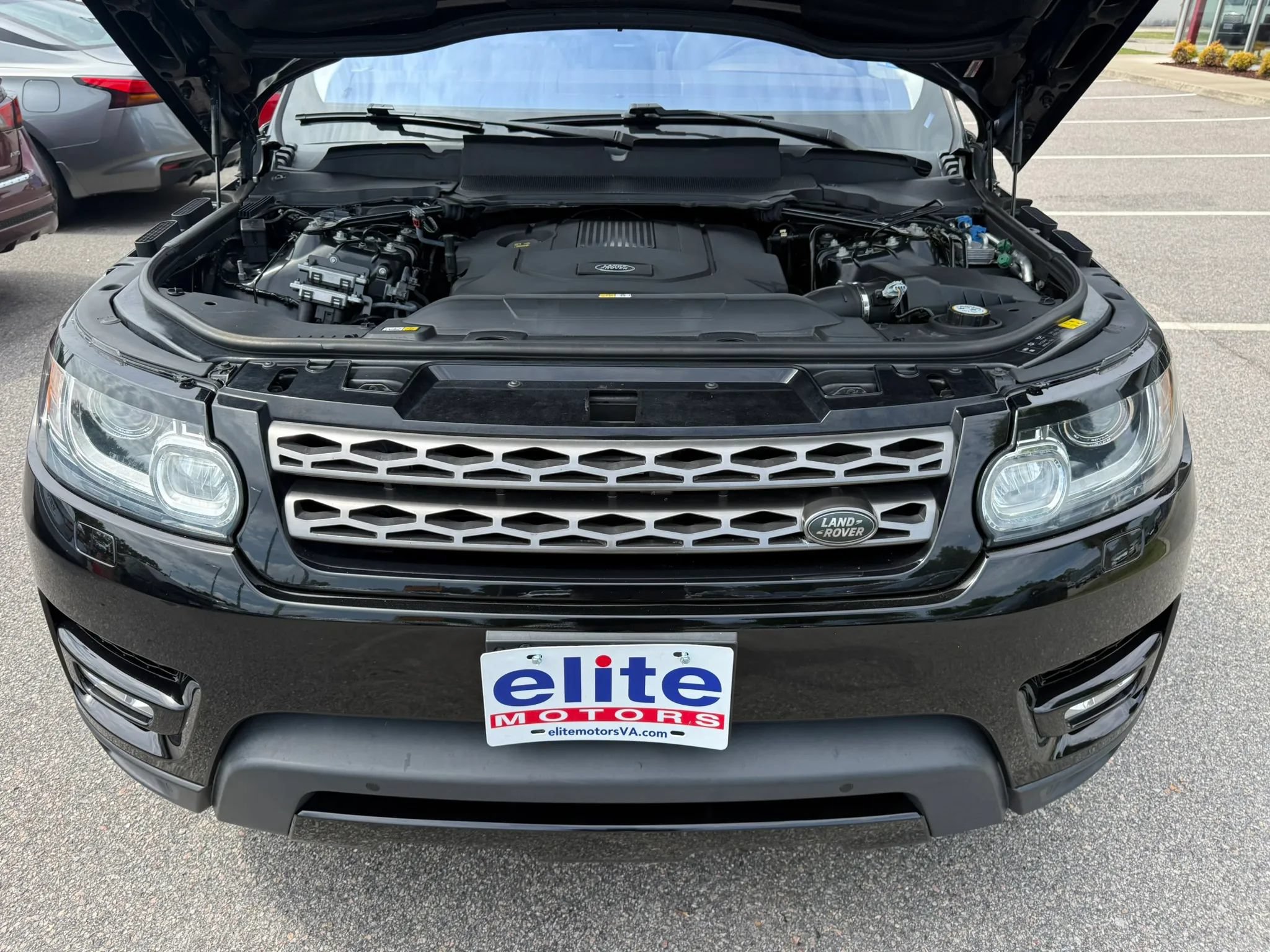 Used 2017 Land Rover Range Rover Sport SE AWD/4WD image 10