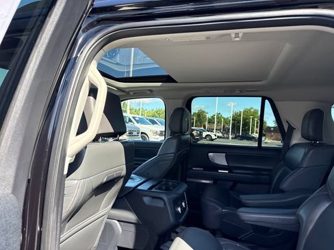 Used 2025 Ford Expedition Active AWD/4WD image 23