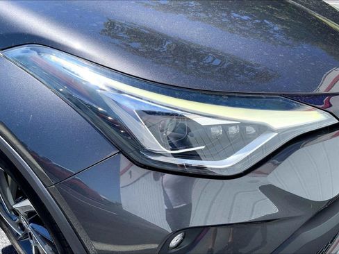 Used 2022 Toyota C-HR Limited FWD image 27
