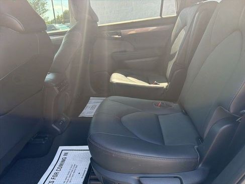 Used 2021 Toyota Highlander Platinum AWD/4WD image 15