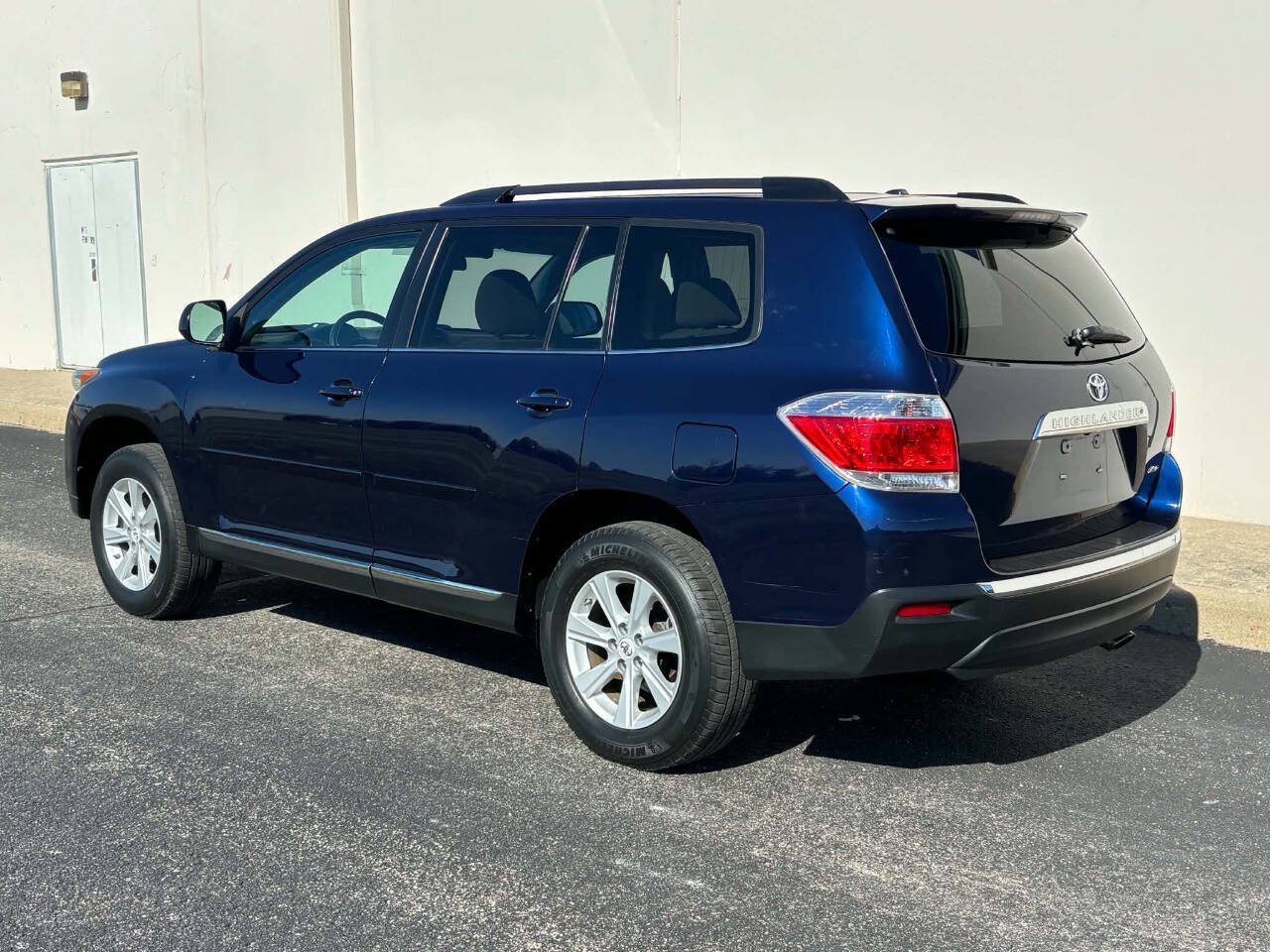 Used 2012 Toyota Highlander 4WD w/ Tech Pkg image 5