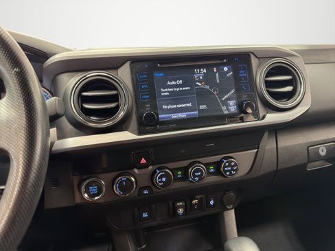 Used 2019 Toyota Tacoma TRD Off-Road AWD/4WD image 18
