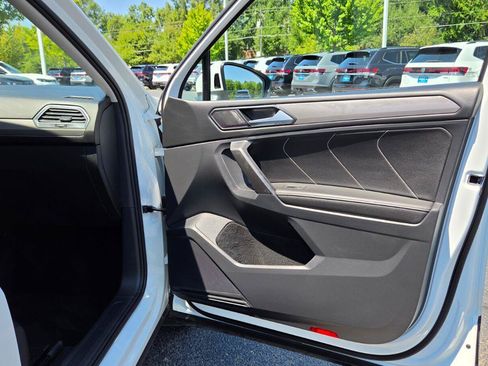 Certified 2023 Volkswagen Tiguan SE w/ Panoramic Sunroof Package FWD image 50