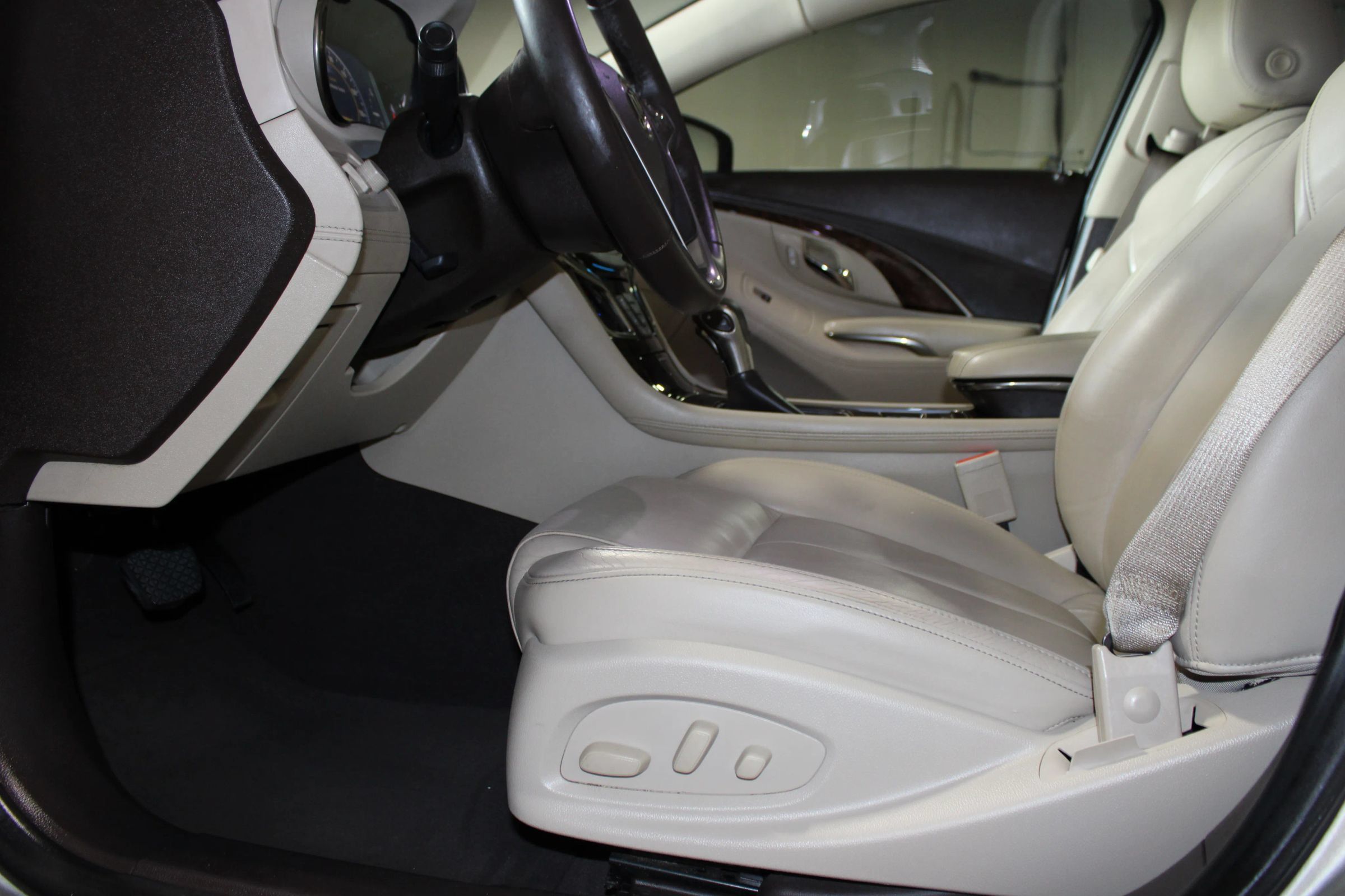 Used 2016 Buick LaCrosse Sport Touring w/ Experience Buick Package FWD image 23