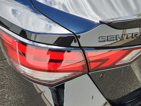 Used 2023 Nissan Sentra SR w/ Midnight Edition Package FWD image 10