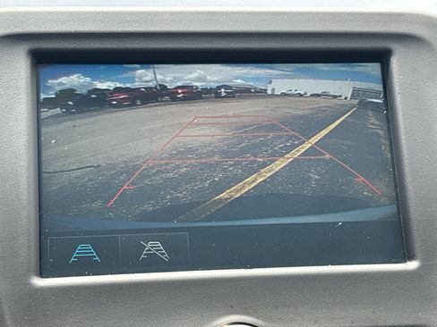 Used 2018 Chevrolet Equinox LT FWD image 19