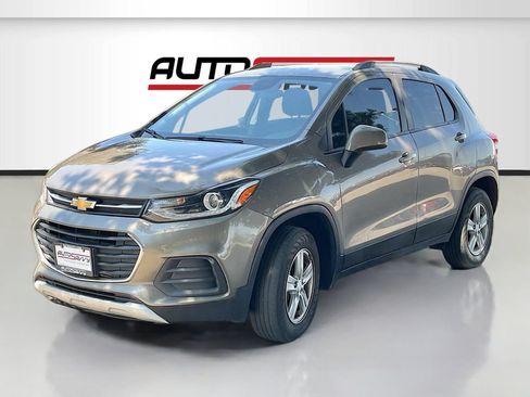 Used 2022 Chevrolet Trax LT w/ LT Convenience Package AWD/4WD image 3