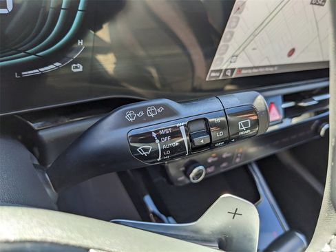 Certified 2025 Kia Niro EX image 33