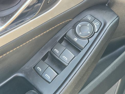Used 2020 Chevrolet Traverse LT FWD image 23