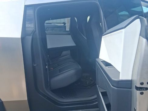 Used 2024 Tesla Cybertruck AWD Crew Cab image 6