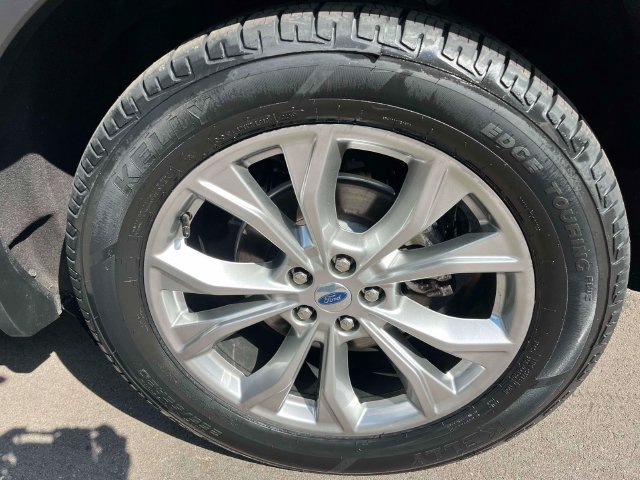 Certified 2024 Ford Explorer XLT w/ Equipment Group 202A RWD image 11
