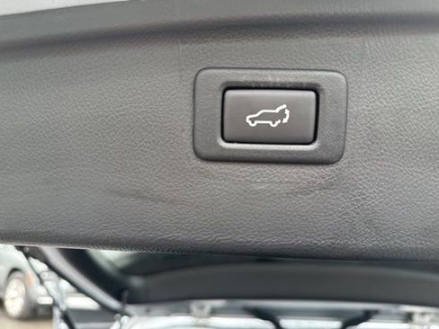Used 2017 Subaru Outback 2.5i Premium image 10