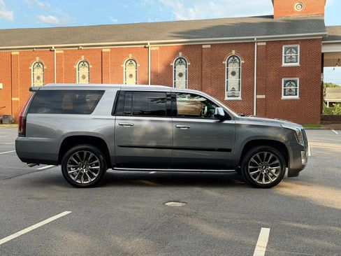 Used 2020 Cadillac Escalade ESV Luxury w/ Escalade Sport Edition RWD image 7