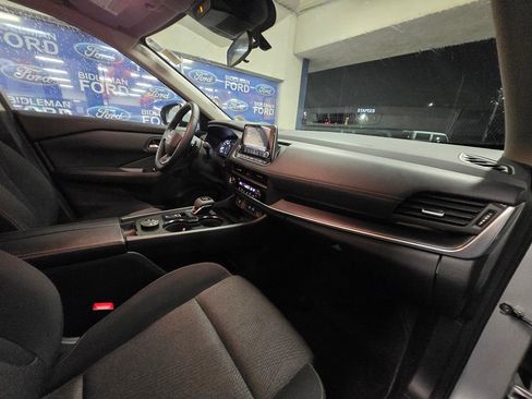 Used 2025 Nissan Rogue SV image 29