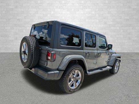 Used 2020 Jeep Wrangler Unlimited Sahara image 2