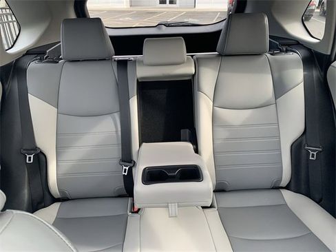 Used 2021 Toyota RAV4 XLE Premium image 32