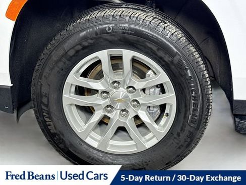 Used 2024 Chevrolet Suburban LT image 34