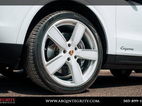 Used 2021 Porsche Cayenne AWD/4WD image 11