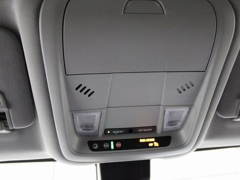 Used 2024 GMC Terrain SLE w/ Driver Convenience Package image 14