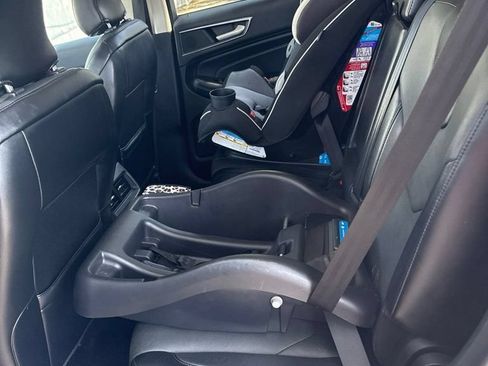 Used 2018 Ford Edge Titanium w/ Equipment Group 301A FWD image 4