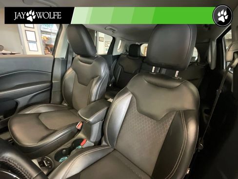 Used 2018 Jeep Compass Latitude w/ Popular Equipment Group AWD/4WD image 10