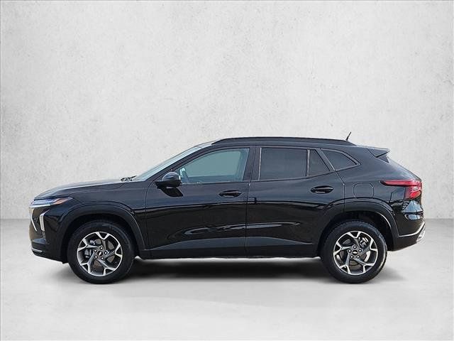 Used 2025 Chevrolet Trax LT FWD image 9