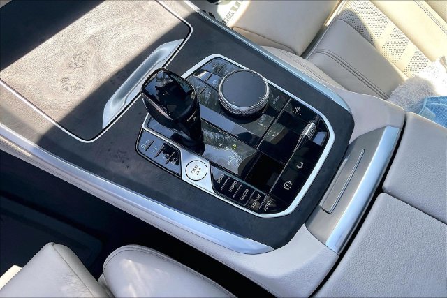 Used 2022 BMW X5 xDrive45e w/ M Sport Package AWD/4WD image 17