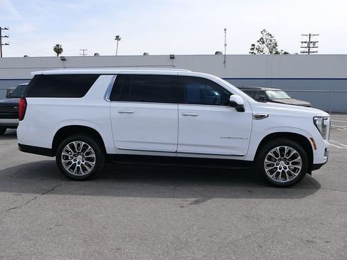 Used 2025 GMC Yukon XL Denali RWD image 2