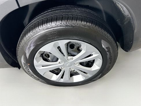 Used 2025 Chevrolet Trax LS image 11