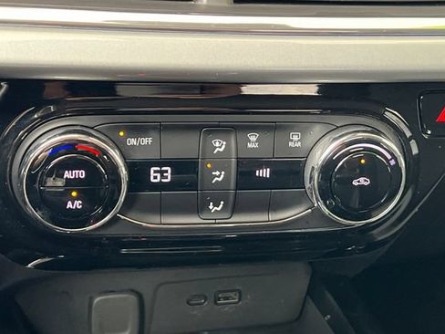 Used 2025 Chevrolet Trax LT FWD image 26
